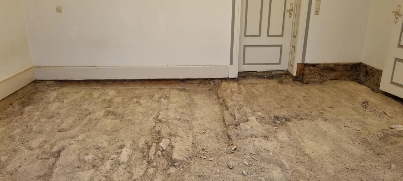Sanierung des Baudenkmals: Der Boden muss raus! – Baustellenaufnahme 5